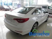 Cần bán xe Hyundai Sonata đời 2015,  xe sử dụng nhiên liệu xăng