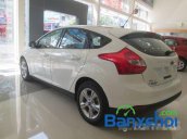 Bán xe Ford Focus đời 2015, màu trắng, 780 triệu xe đang có sẵn, giao xe ngay