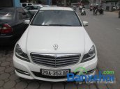 Salon bán Mercedes 250 đời 2011, màu trắng đã đi 30000 km