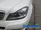 Salon bán Mercedes 250 đời 2011, màu trắng đã đi 30000 km