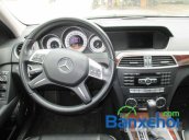 Salon bán Mercedes 250 đời 2011, màu trắng đã đi 30000 km