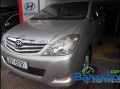 Cần bán xe Toyota Innova cũ màu bạc, giá 640Tr