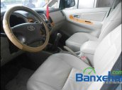 Cần bán xe Toyota Innova cũ màu bạc, giá 640Tr