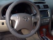 Cần bán Toyota Camry 2.4 đời 2010, màu bạc còn mới