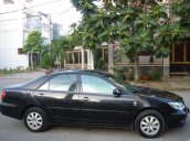 Cần bán xe Toyota Camry đời 2004, màu đen số sàn