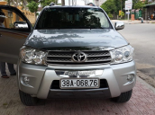 Cần bán gấp Toyota Fortuner đời 2009, màu bạc còn mới