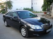 Cần bán xe Toyota Camry đời 2004, màu đen số sàn