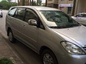 Cần bán Toyota Innova sản xuất 2011, màu bạc xe gia đình 