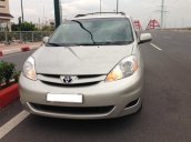 Cần bán lại xe Toyota Sienna đời 2008, màu bạc 