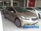 Xe Kia K3 mới màu vàng đang được bán với giá 678000000 VNĐ