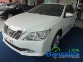 Mình cần bán xe Toyota Camry 2.0L 2014, màu trắng