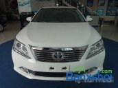 Mình cần bán xe Toyota Camry 2.0L 2014, màu trắng