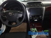 Mình cần bán xe Toyota Camry 2.0L 2014, màu trắng