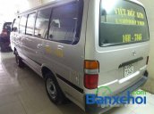 Xe Toyota Hiace 2004 cũ màu bạc / xám đang được bán với giá 260000000 vnd