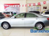 Xe Toyota Camry 2.4 2011 cũ màu bạc đang được bán với giá 975000000 vnd