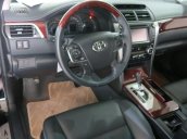 Toyota Camry năm 2013, màu đen, như mới