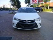 Cần bán Toyota Camry XLE Mỹ 2.5L màu trắng model 2016