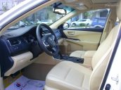 Cần bán Toyota Camry XLE Mỹ 2.5L màu trắng model 2016