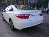 Cần bán Toyota Camry XLE Mỹ 2.5L màu trắng model 2016