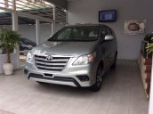 Cần bán Toyota Innova 2.0E đời 2015, màu xám, xe mới