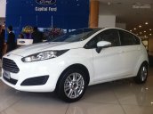 Cần bán Ford Fiesta1.5 Titanium năm 2017, màu trắng, 490 triệu, tặng 1 năm BH, gọi ngay 0945103989