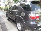 Cần bán gấp xe Toyota Fortuner V số Auto, đời cuối 2011/2012, màu xám