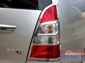 Bán xe Toyota Innova E 2.0MT, màu bạc, số sàn, sản xuất năm 2012, lắp ráp trong nước