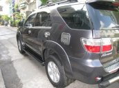 Cần bán Toyota Fortuner V số auto, đời cuối 2011/2012, màu xám vip, nội thất da màu kem xịn