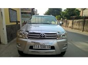 Gia đình tôi có bán 1 chiếc xe Toyota Fortuner G màu bạc, số tay, máy dầu, cuối năm 2009 xe còn rất đẹp