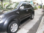 Cần bán gấp xe Toyota Fortuner V số Auto, đời cuối 2011/2012, màu xám