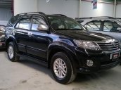 Mình cần bán xe Toyota Fortuner đời 2012, màu đen, 870tr