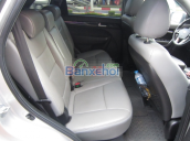 Cần bán Kia Sorento đời 2011, màu bạc, nhập khẩu Hàn Quốc, số tự động, 765 triệu