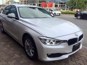 Chính chủ cần bán xe BMW 320i 2012 màu trắng ngọc, nội thất kem cực đẹp