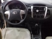 Toyota Innova 2.0E SX 2014, màu bạc, số sàn, xe đi ít, không kinh doanh, gia đình đi giữ gìn, đẹp như mới