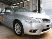 Bán gấp xe Toyota Camry 2.4G đời 2010, màu bạc