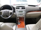 Bán gấp xe Toyota Camry 2.4G đời 2010, màu bạc