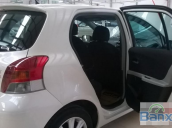 Xe Toyota Yaris năm 2009, màu trắng cần bán