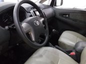 Toyota Innova 2.0E SX 2014, màu bạc, số sàn, xe đi ít, không kinh doanh, gia đình đi giữ gìn, đẹp như mới