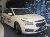 Cần bán Chevrolet Cruze năm 2015, màu trắng