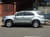 Bán gấp xe Toyota Fortuner năm 2012, xe nhập, số tự động, 840 triệu