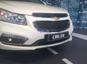 Cần bán Chevrolet Cruze năm 2015, màu trắng