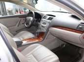 Bán gấp xe Toyota Camry 2.4G đời 2010, màu bạc