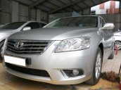 Bán gấp xe Toyota Camry 2.4G đời 2010, màu bạc