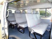 Xe Toyota Hiace năm 2009, màu ghi vàng, số sàn cần bán