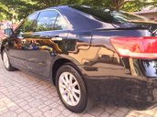 Cần bán xe Toyota Camry đời 2011, màu đen, còn mới