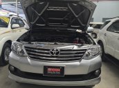 Cần bán gấp xe Toyota Fortuner đời 2012