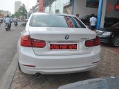 Cần bán gấp BMW 320i đời 2012, màu trắng, nhập khẩu