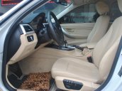 Cần bán gấp BMW 320i đời 2012, màu trắng, nhập khẩu