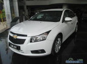 Cần bán xe Chevrolet Cruze đời 2015, màu trắng, 672 triệu