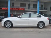 Cần bán gấp BMW 320i đời 2012, màu trắng, nhập khẩu